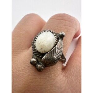 Native American silver mother of pearl Ring size 7.5
